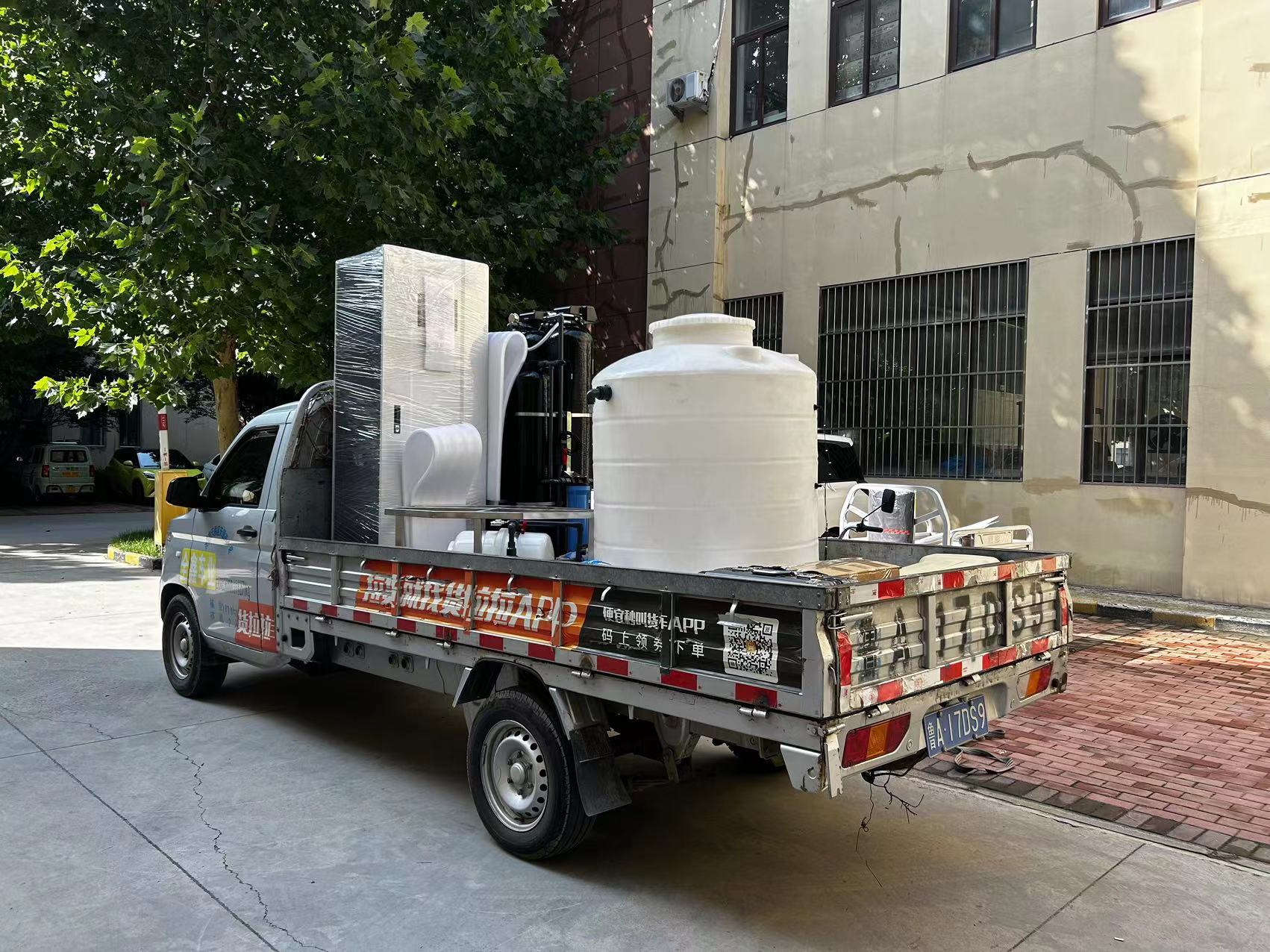 濟(jì)寧地區(qū)500L醫(yī)用純水機(jī)發(fā)貨發(fā)車